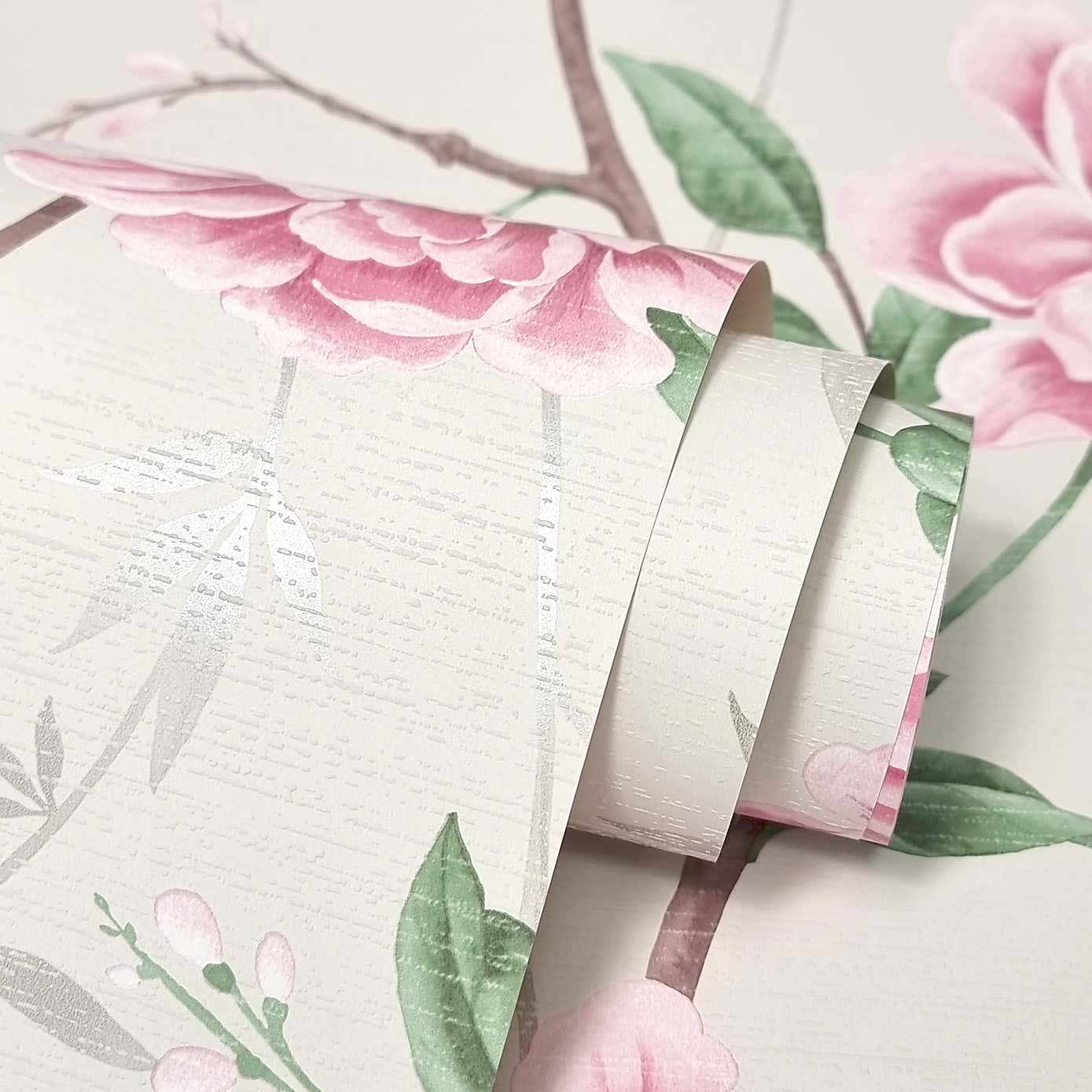 Akina Floral Wallpaper