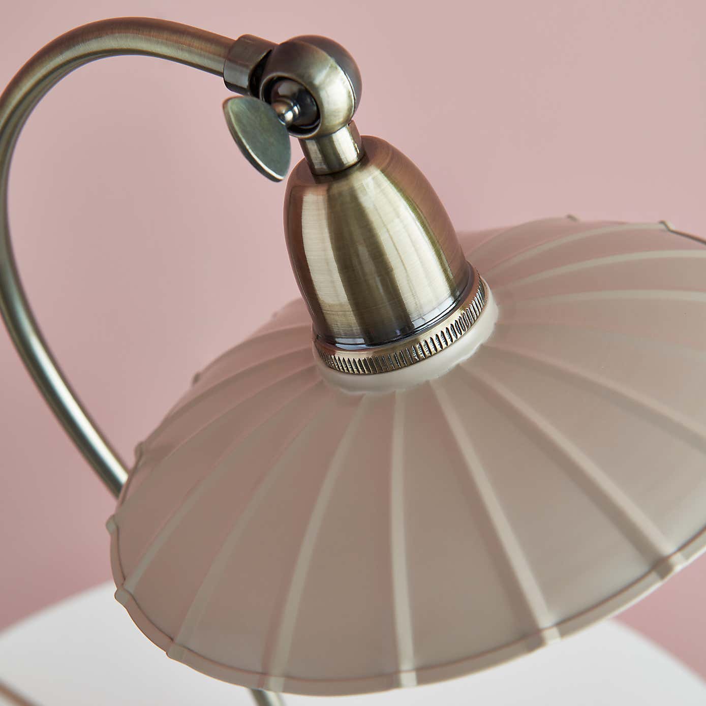 Maya Scallop Table Lamp