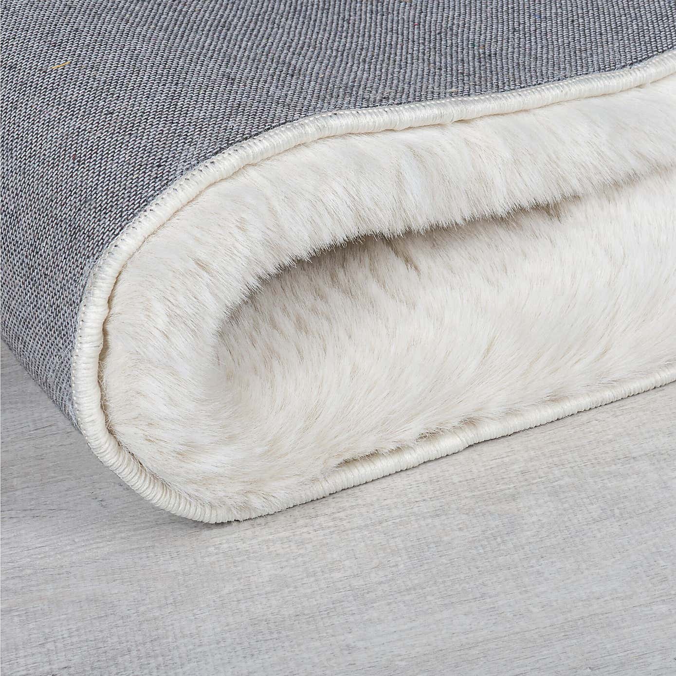 Ivy Luxury Faux Fur Rug