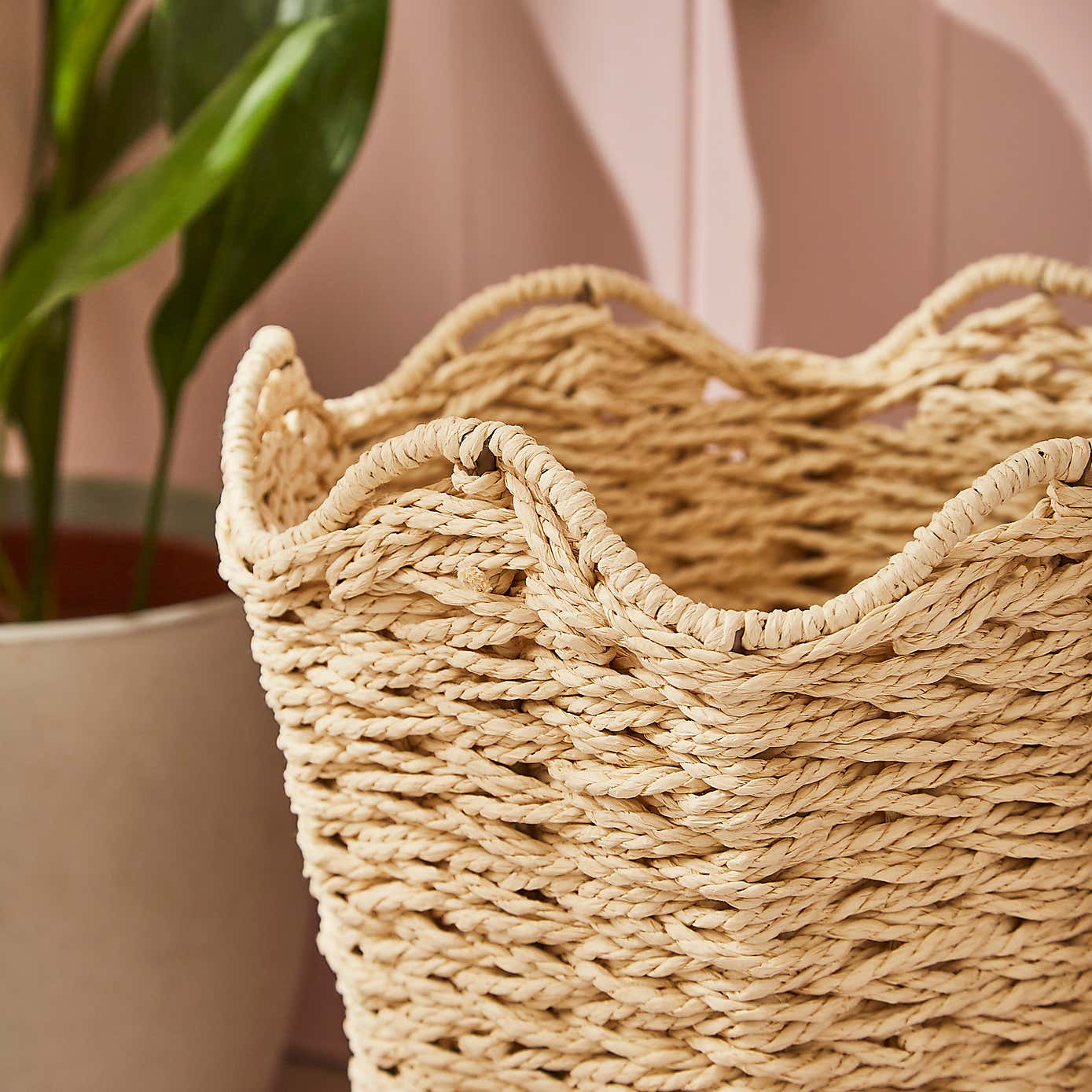 Wavy Shell Woven Bin