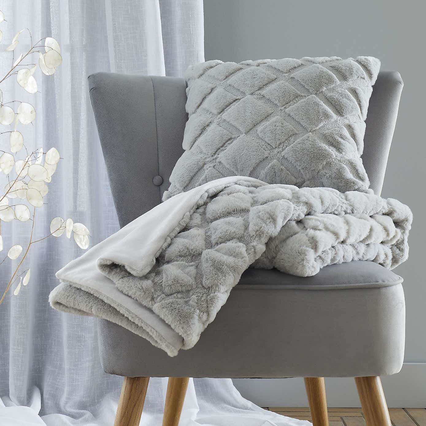 Catherine Lansfield Cosy Diamond 130cm x 170cm Throw