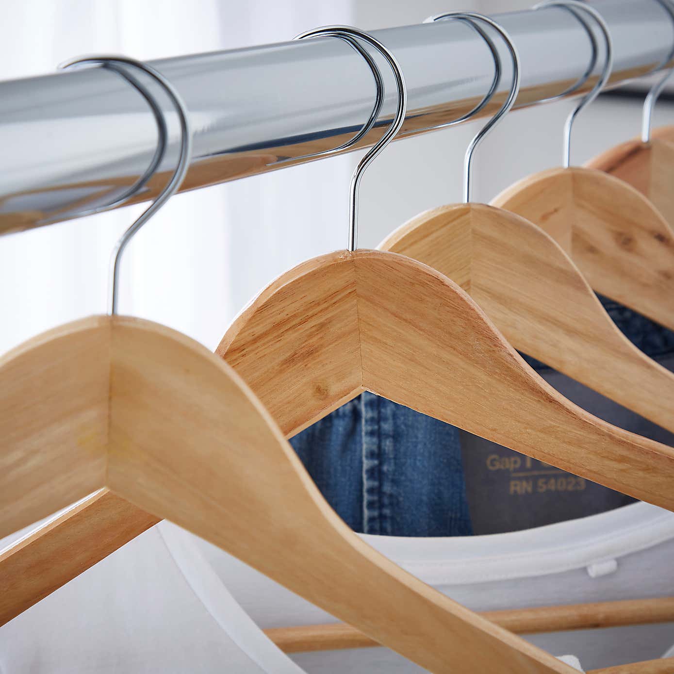 Wooden Hanger's 10 Pack in Shipper