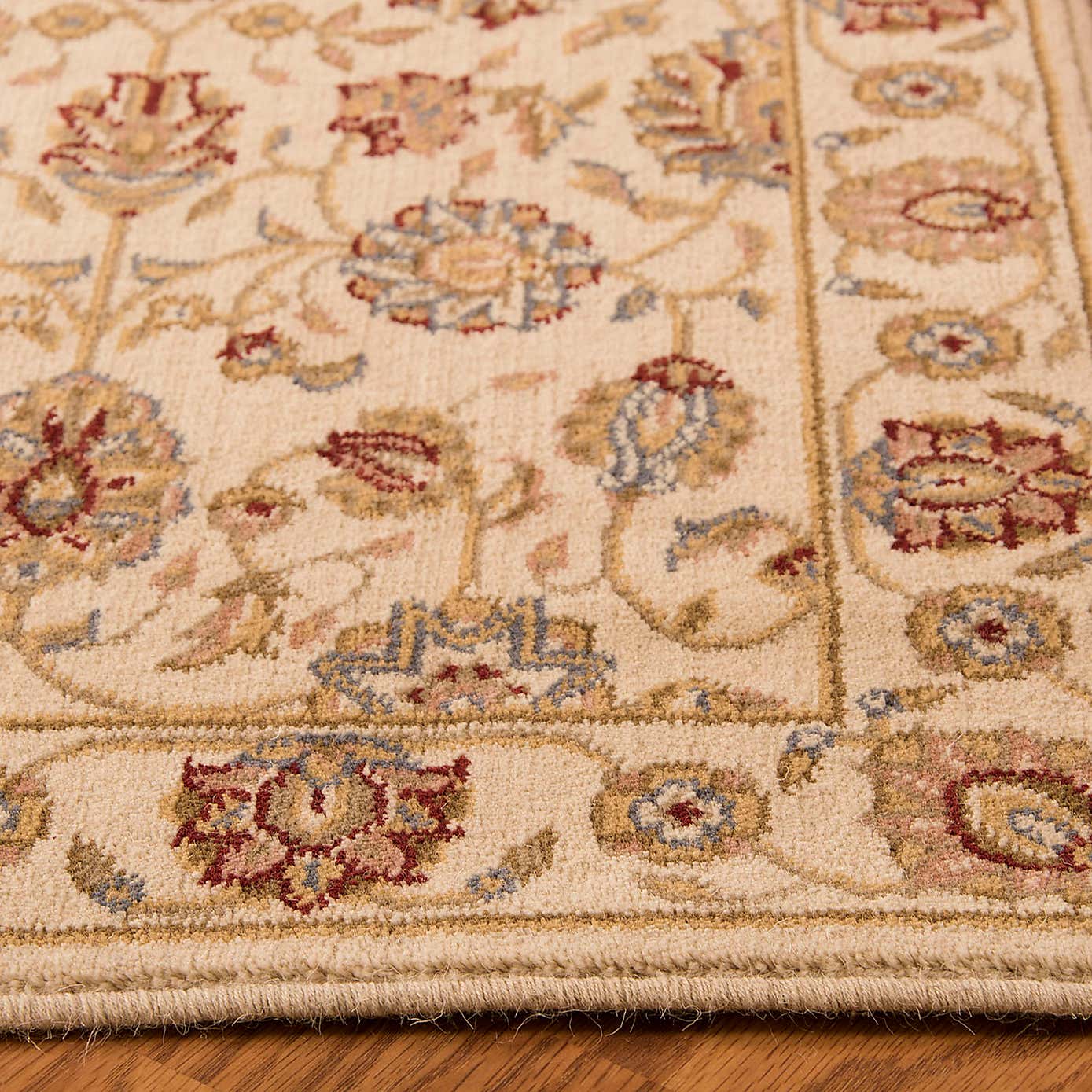 Ivory Artena 5 Runner