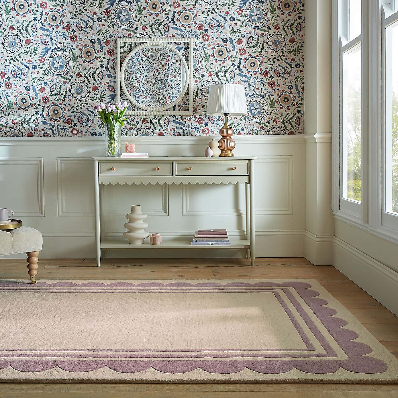 Lois Scallop Border Wool Rug