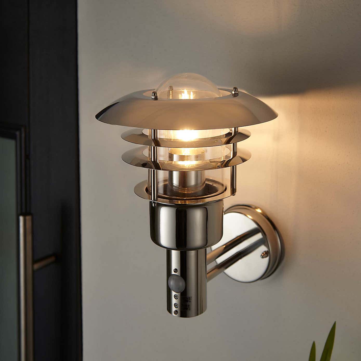 Vogue Pheonix PIR Outdoor Up Wall Light