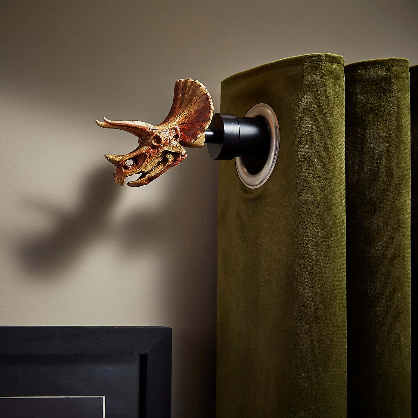 Triceratops Extendable Metal Eyelet Curtain Pole​
