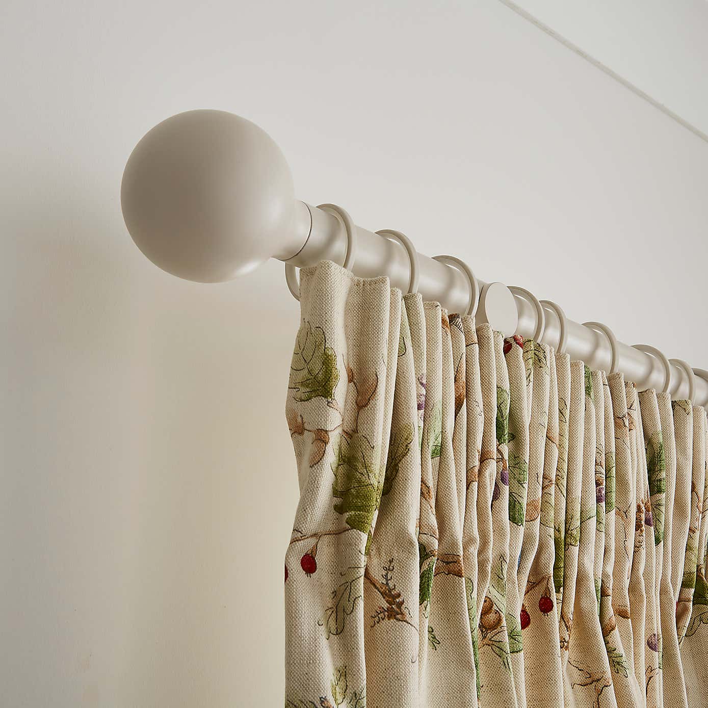 Contemporary Ball Fixed Metal Curtain Pole with Rings