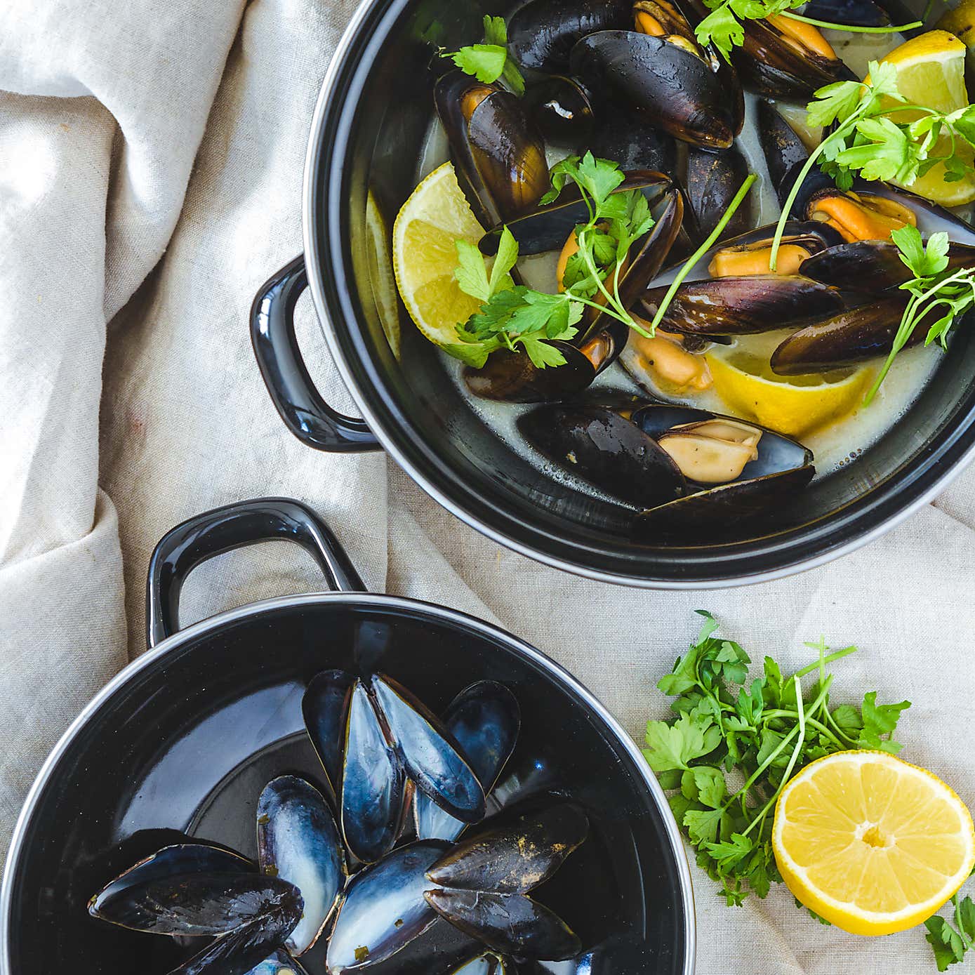 KitchenCraft World of Flavours Enamelled Steel Large Mussel Pot 24cm