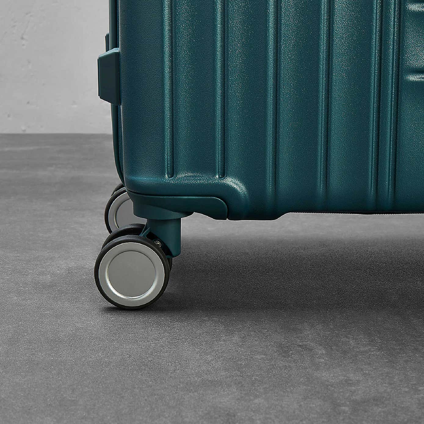 Rock Luggage Aspen Hard Shell Suitcase