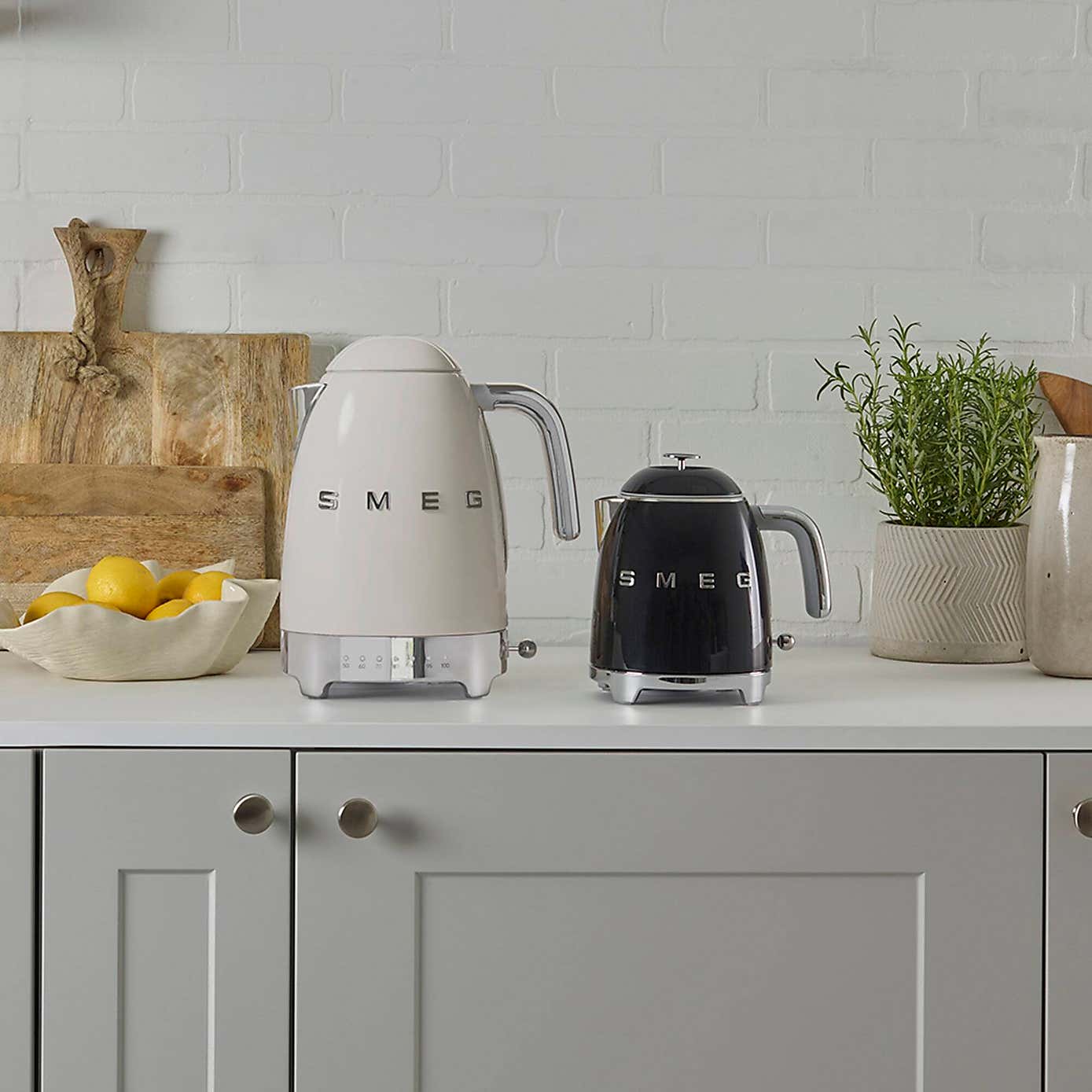 SMEG Retro Temperature Controlled Electric Kettle