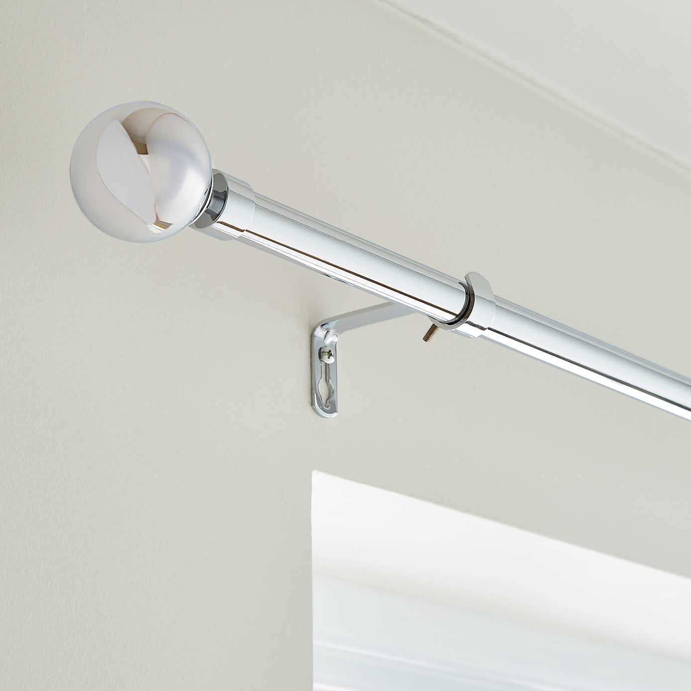 Globe Extendable Metal Eyelet Curtain Pole