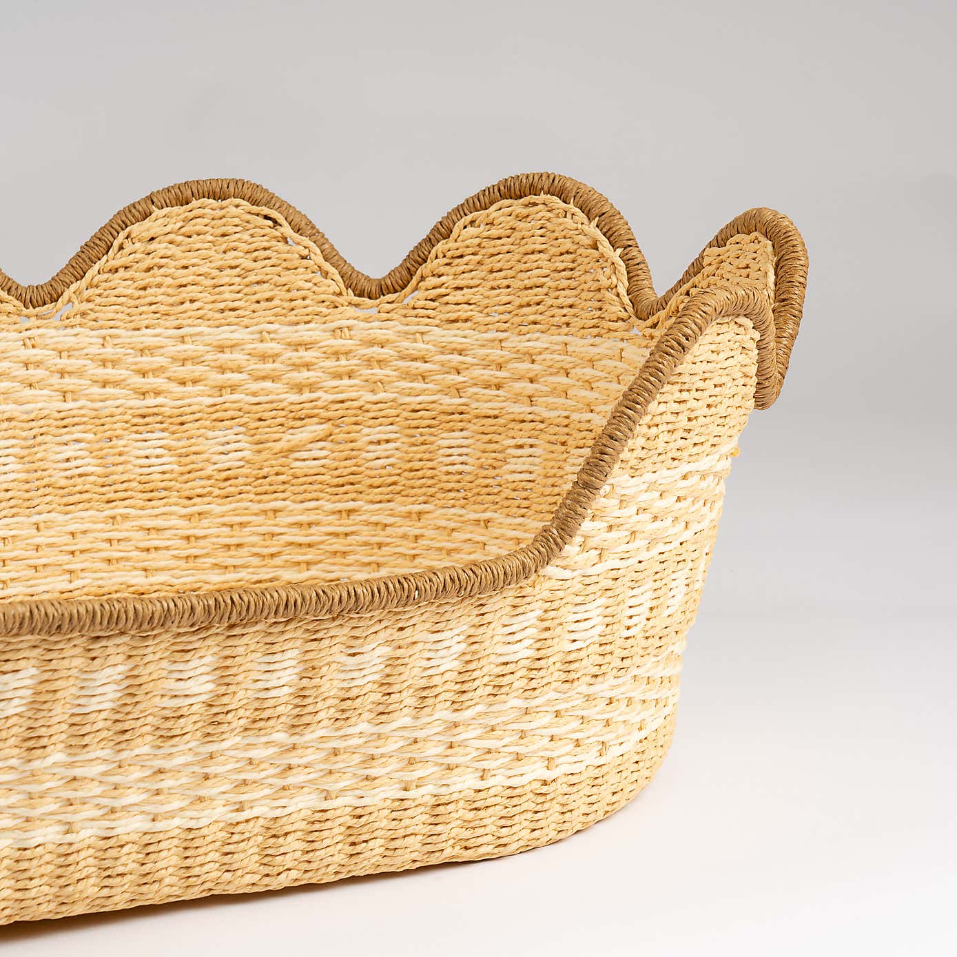 Natural Scallop Woven Pet Bed