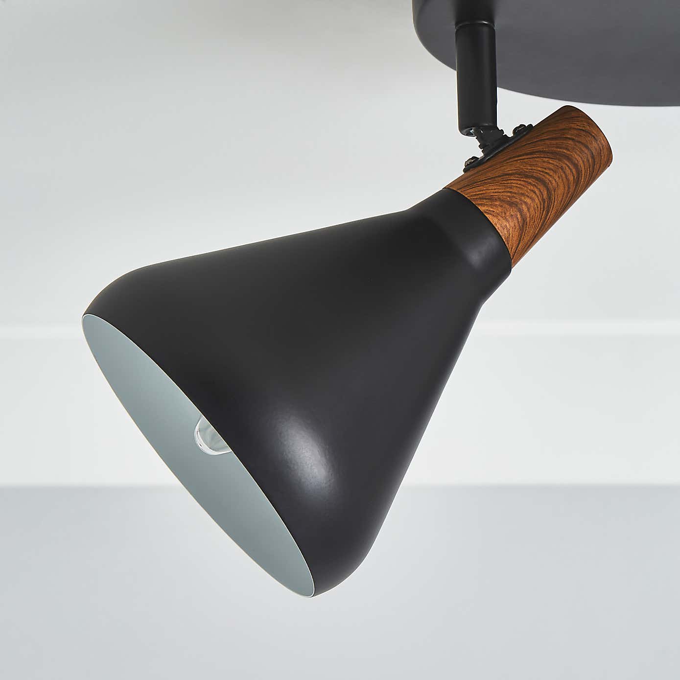 Wolston 3 Light Spotlight