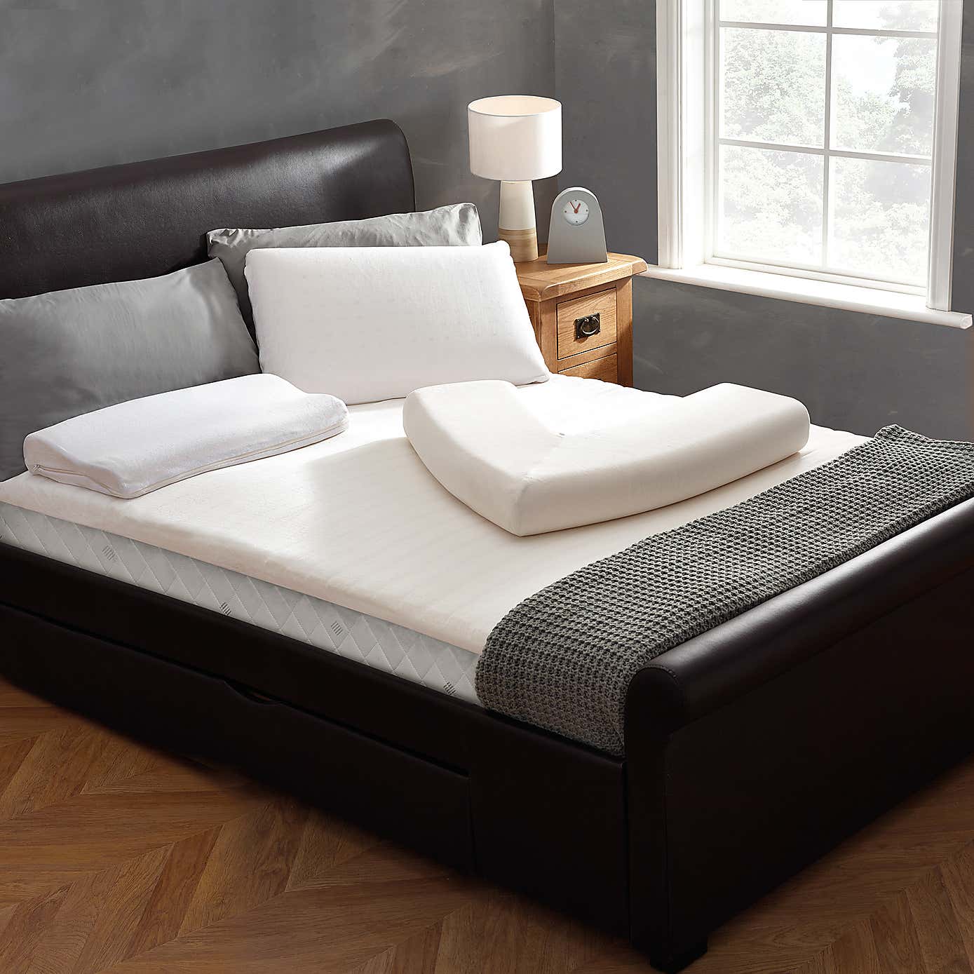 Memory Foam V-Shaped Firm-Support Pillow