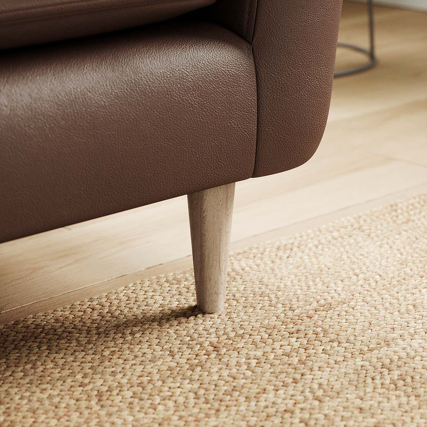 Sven Classic Leather Snuggle Chair