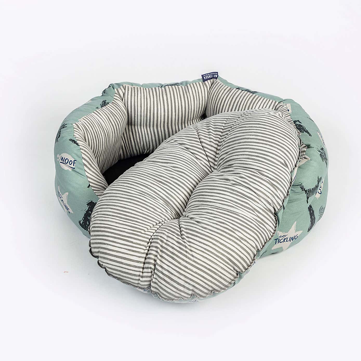 Battersea Playful Dogs Deluxe Slumber Dog Bed