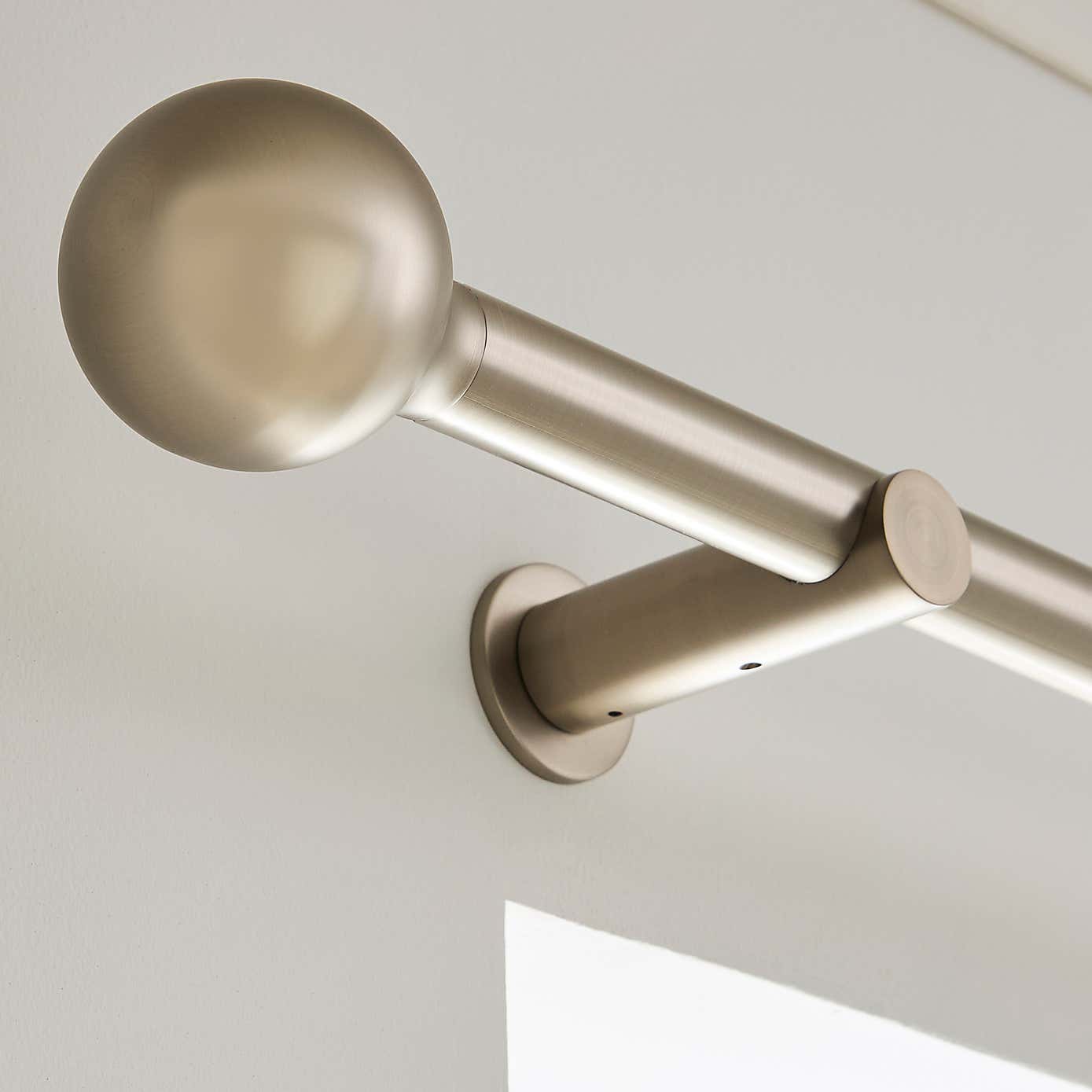 Contemporary Ball Fixed Metal Curtain Pole with Rings