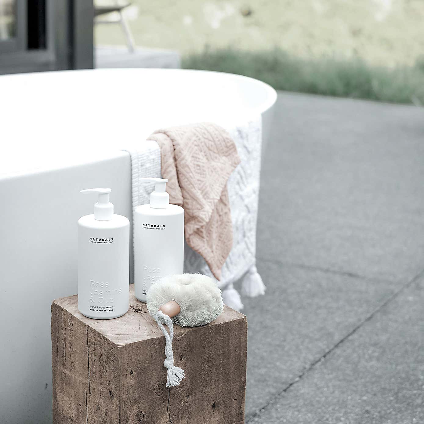 The Aromatherapy Co Naturals Rose Jasmine & Oud Hand & Body Wash