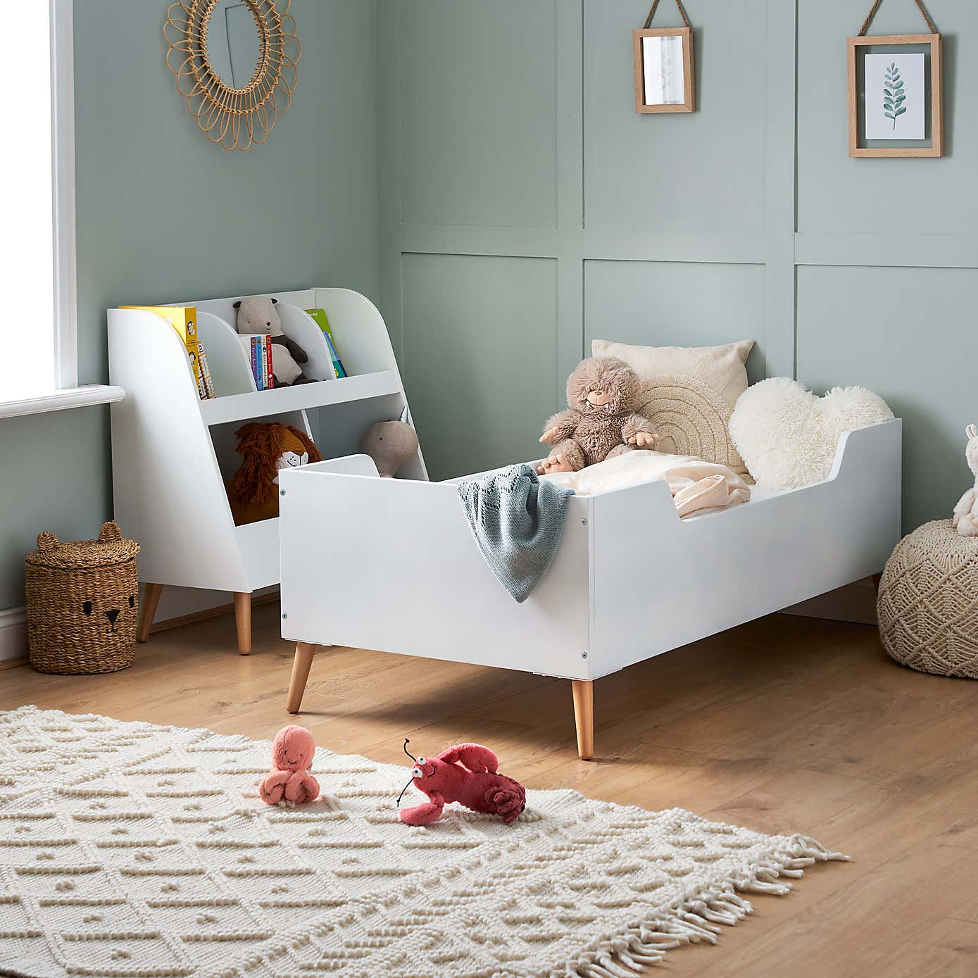 OBaby Maya Bed, White Painted Pine