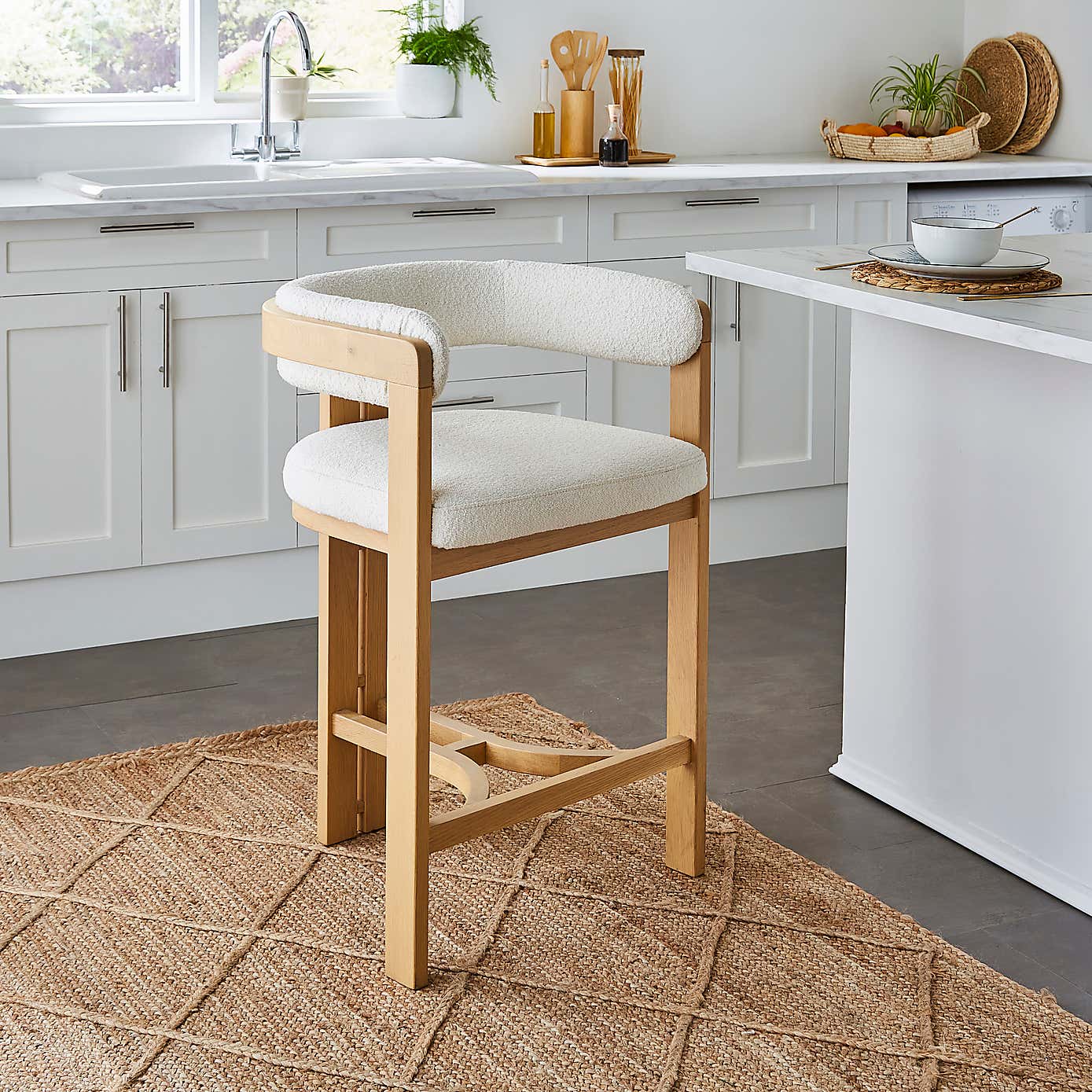 Lovato Barstool, Boucle