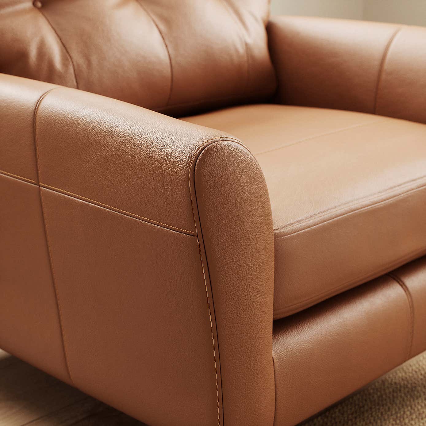 Sven Classic Leather Snuggle Chair