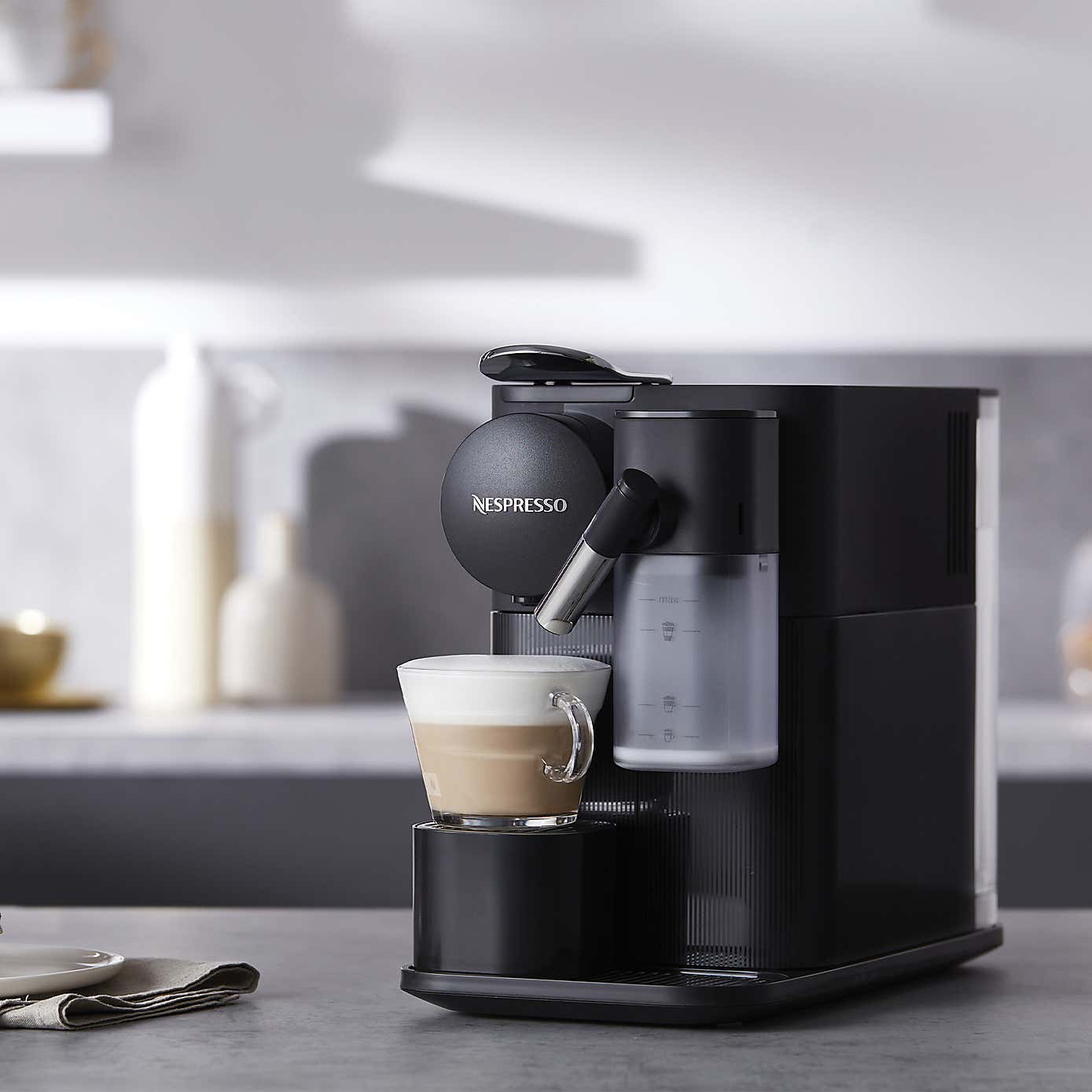 Delonghi Latissima Nespresso Coffee Machine