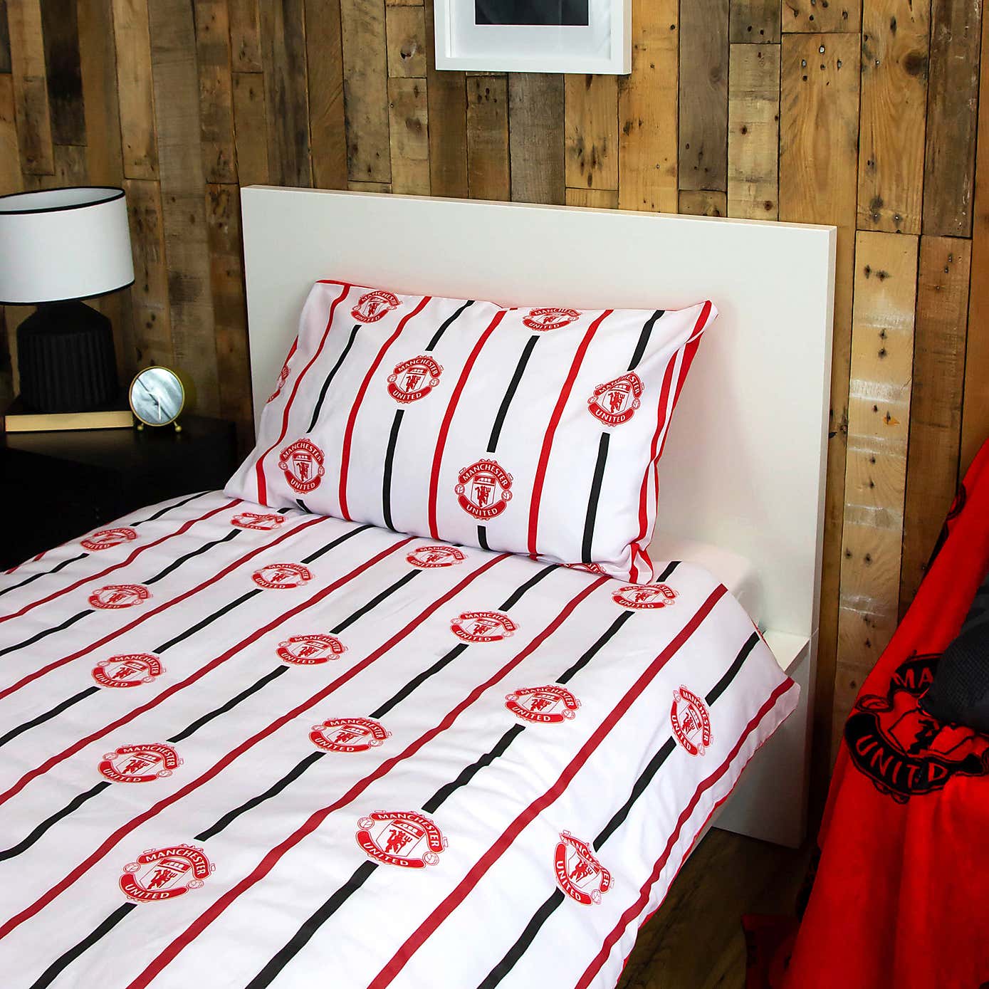 Manchester United Crest Single Duvet Cover and Pillowcase Set