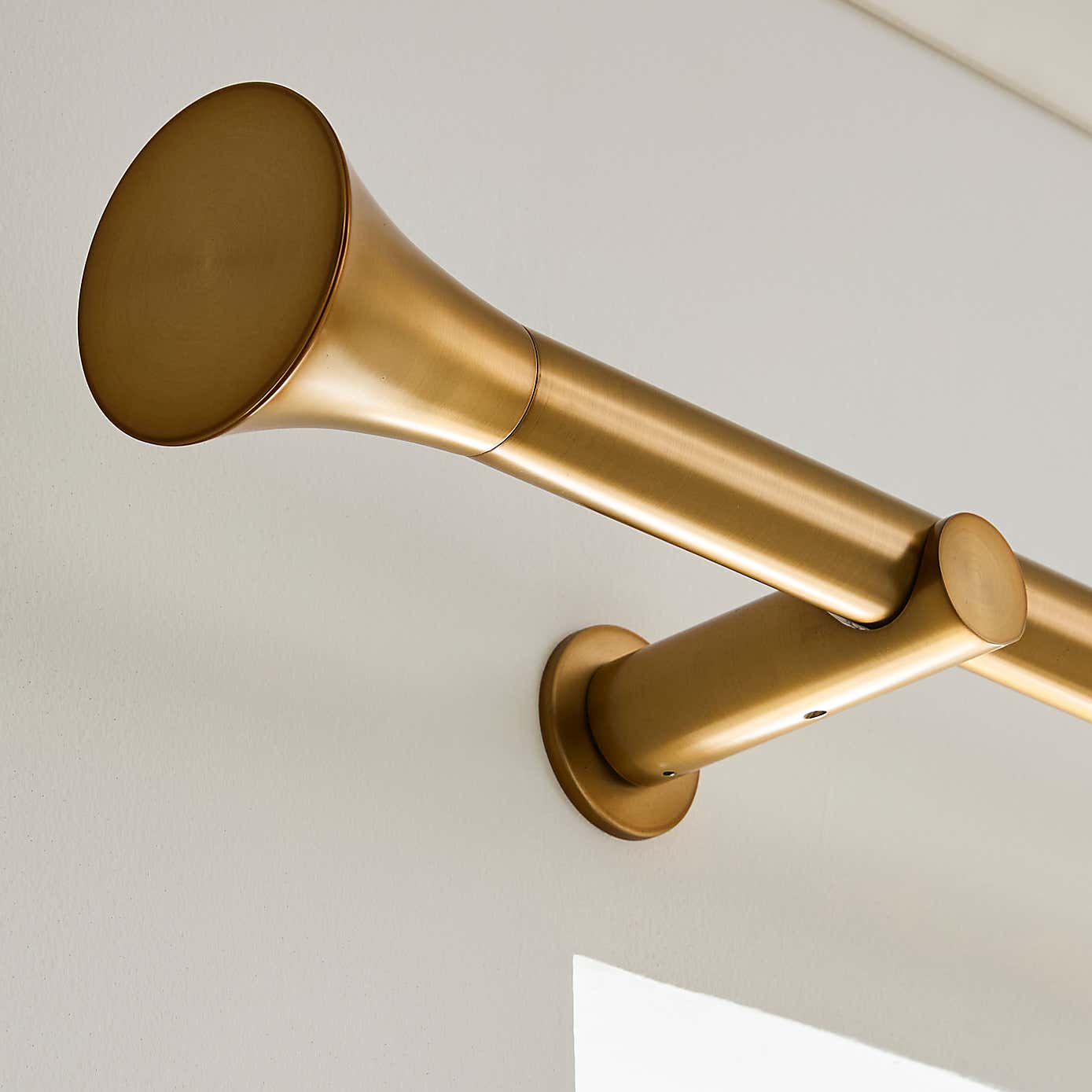 Flush Trumpet Fixed Metal Curtain Pole with Rings