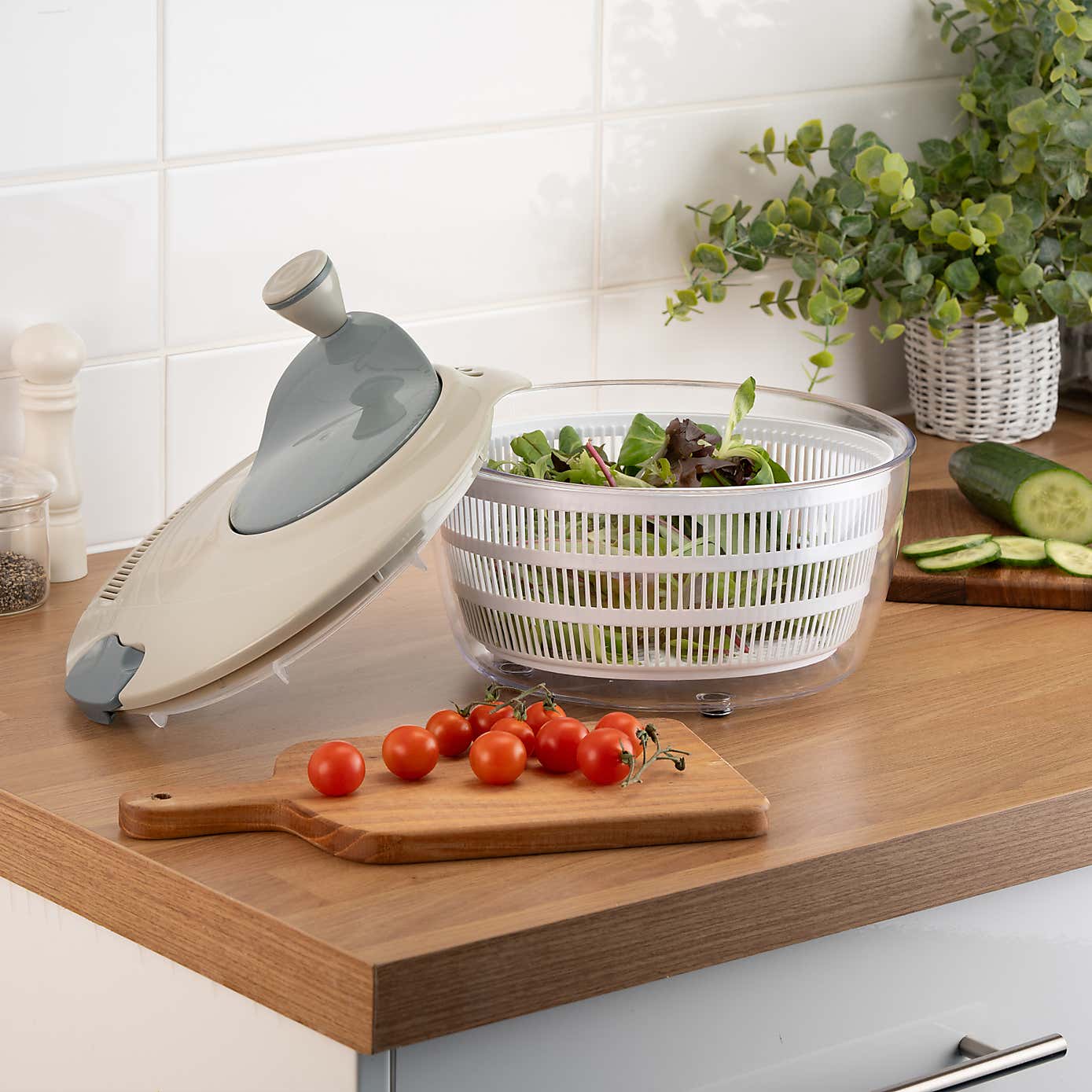 Handy Kitchen Salad Spinner
