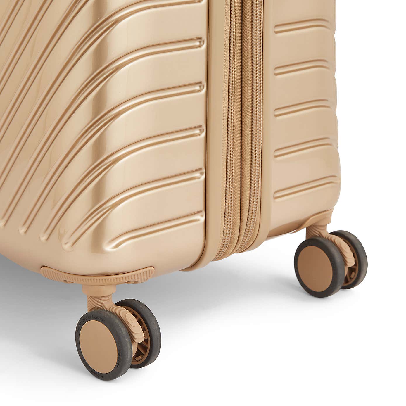 IT Luggage Slipstream Hard Shell Suitcase
