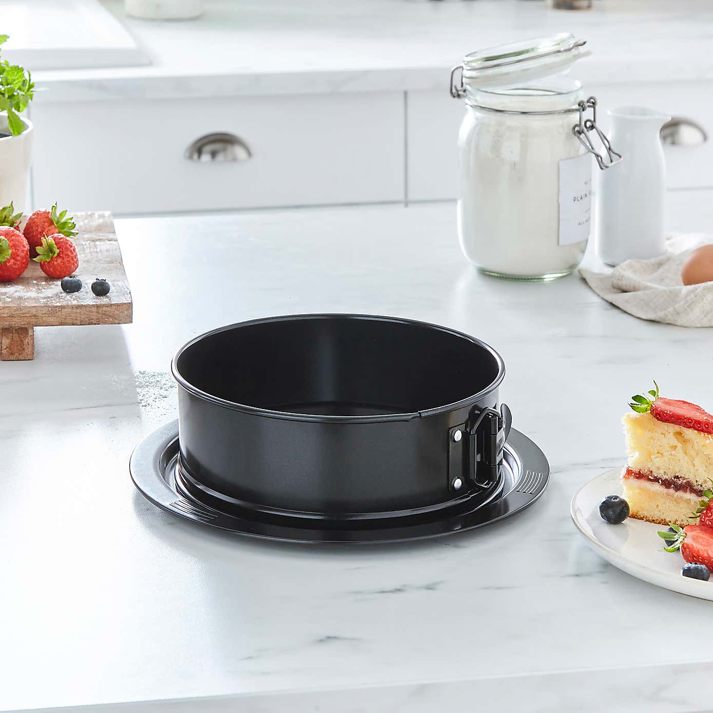 Heavy Gauge Non-stick Spring Form Tin, 20cm