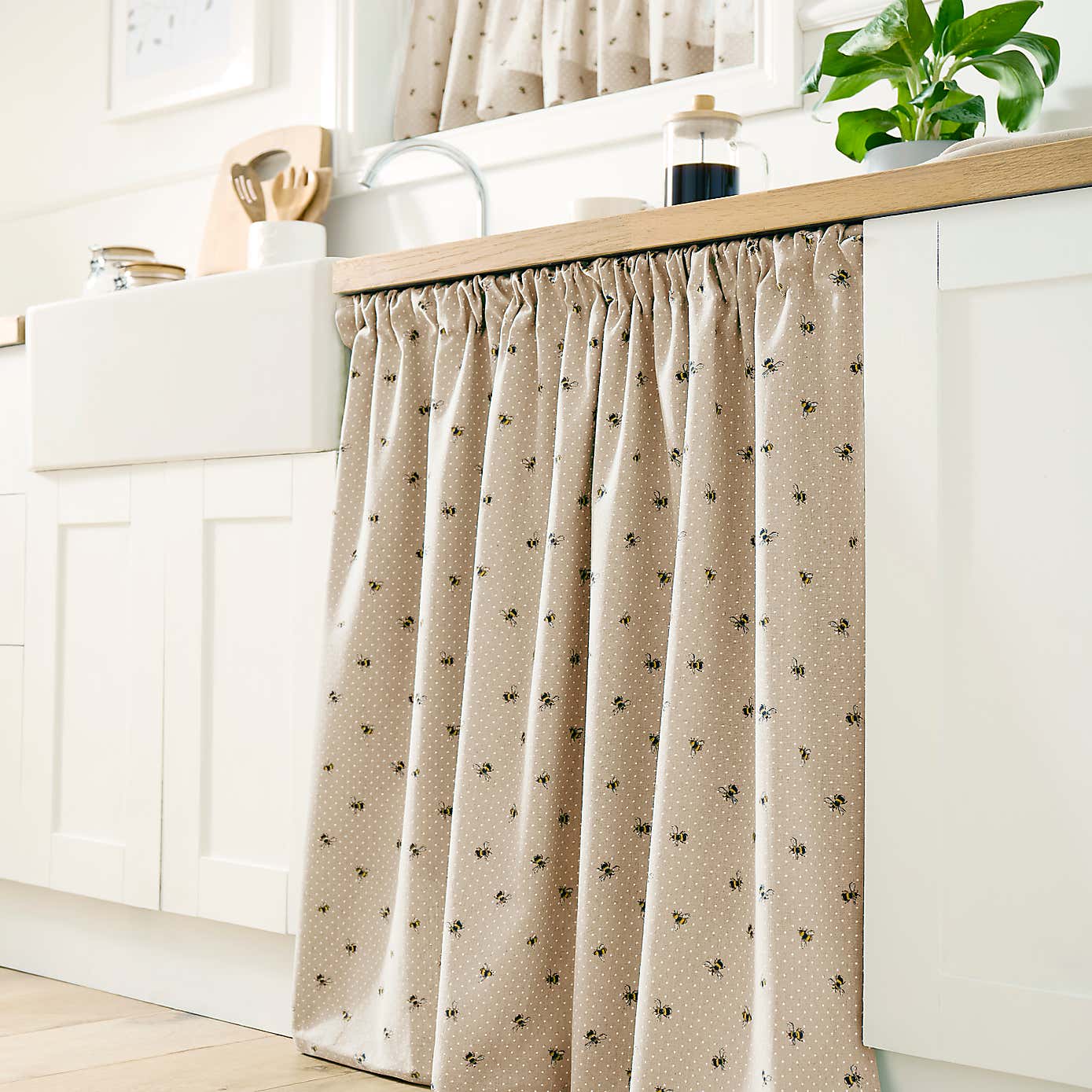 Bees Undercounter Unlined Slot Top Single Curtain