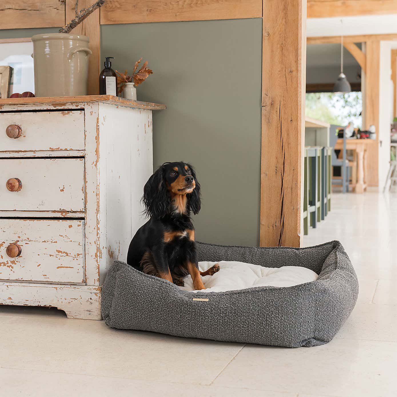 Lords and Labradors Balmoral Boucle Box Dog Bed