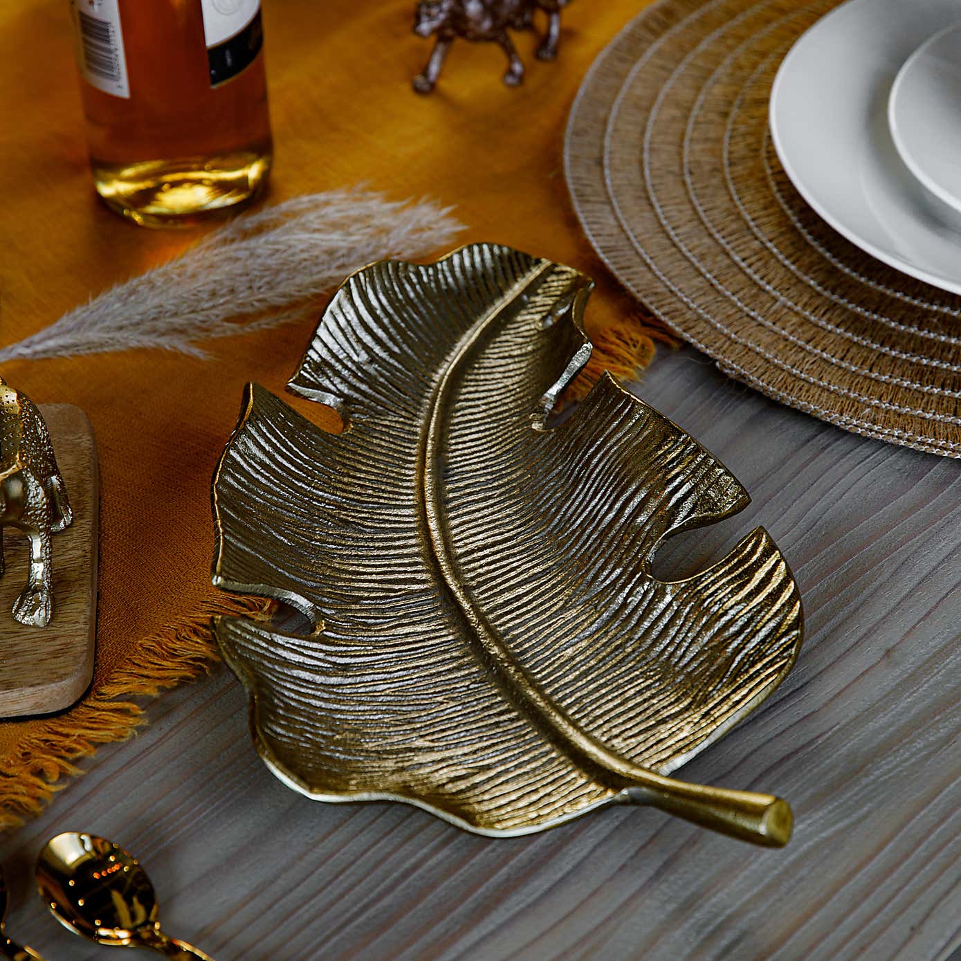 Artesà Leaf Serving Platter