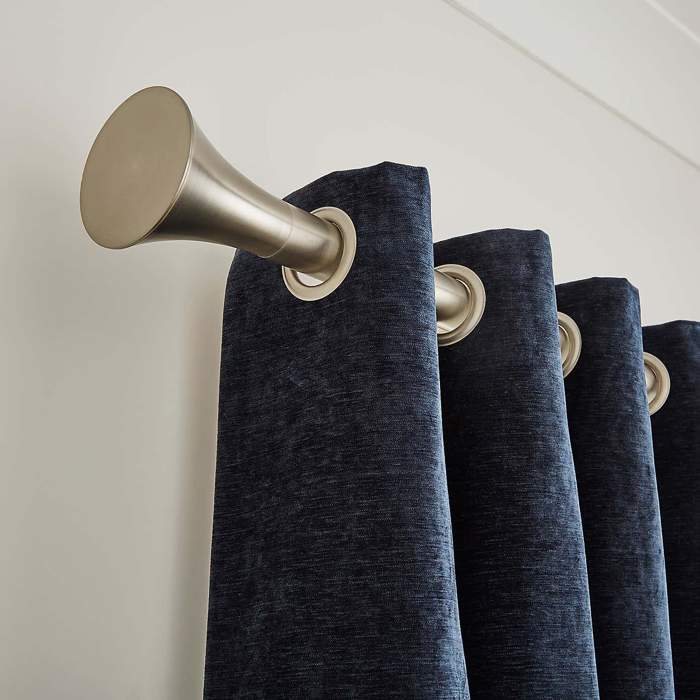 Flush Trumpet Fixed Metal Curtain Pole