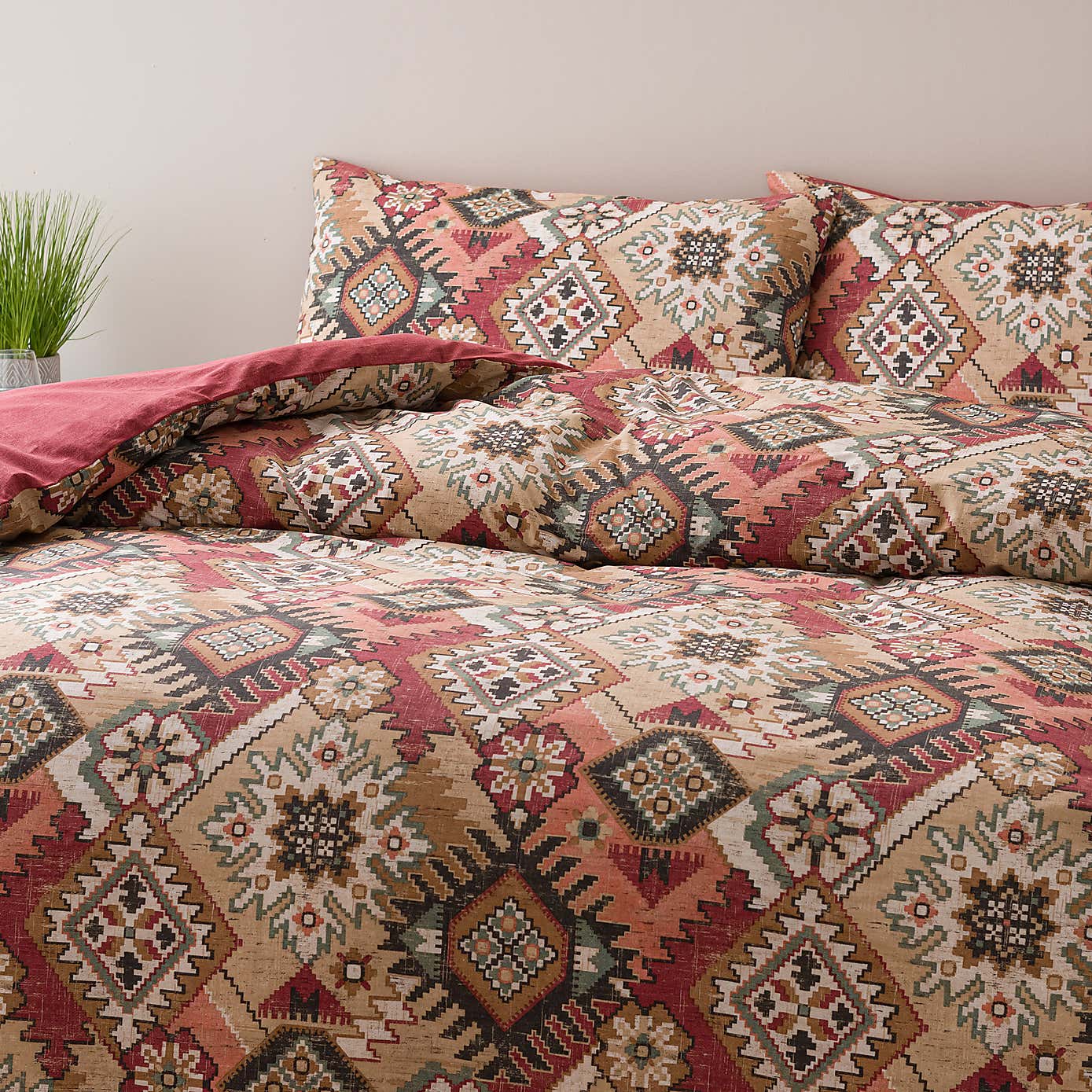 Hester Global Duvet Cover & Pillowcase Set