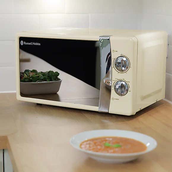 Russell Hobbs Colours 700W 17L Cream Manual Microwave