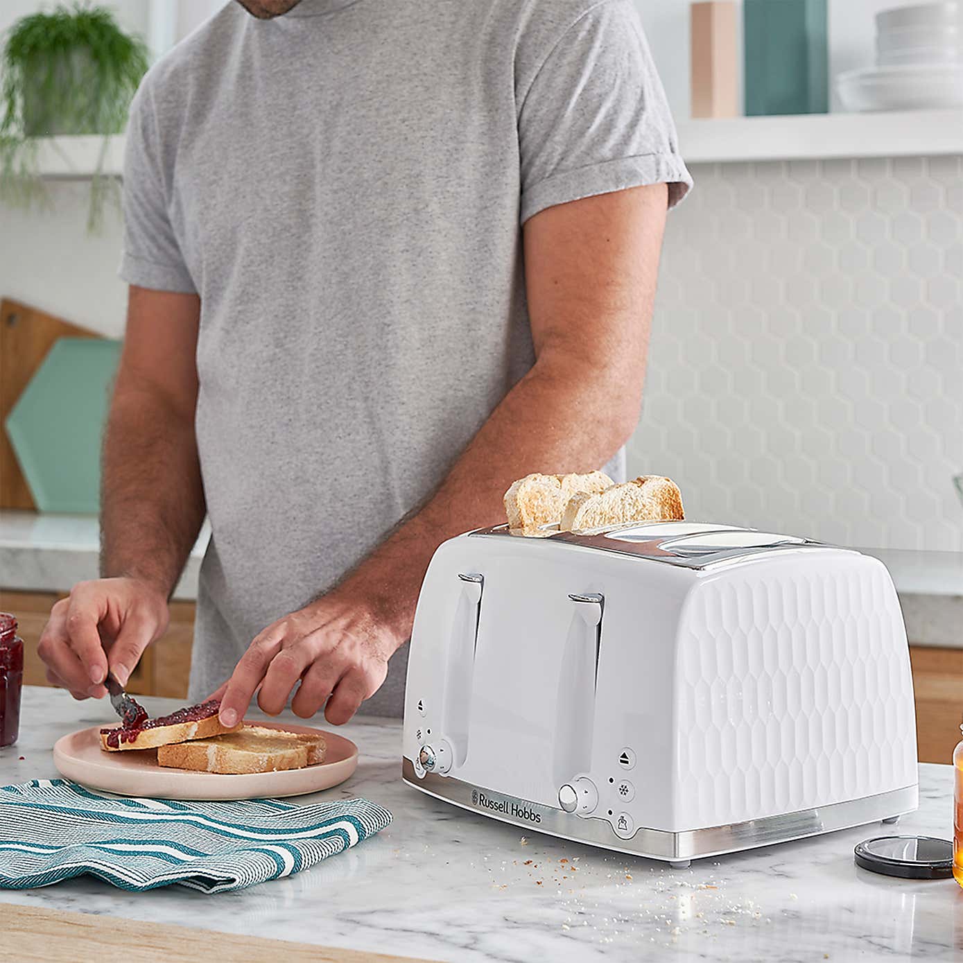 Russell Hobbs Honeycomb 4 Slice Toaster White