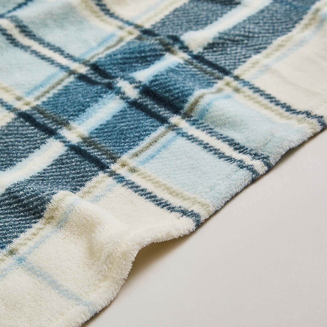 Printed Check Fleece Throw