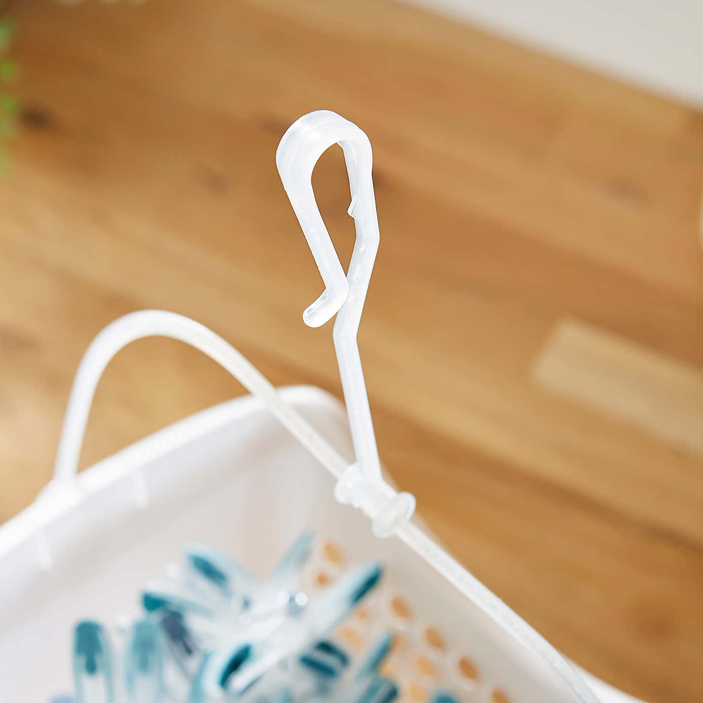 Pack of 50 Soft Grip Plastic Pegs in Basket