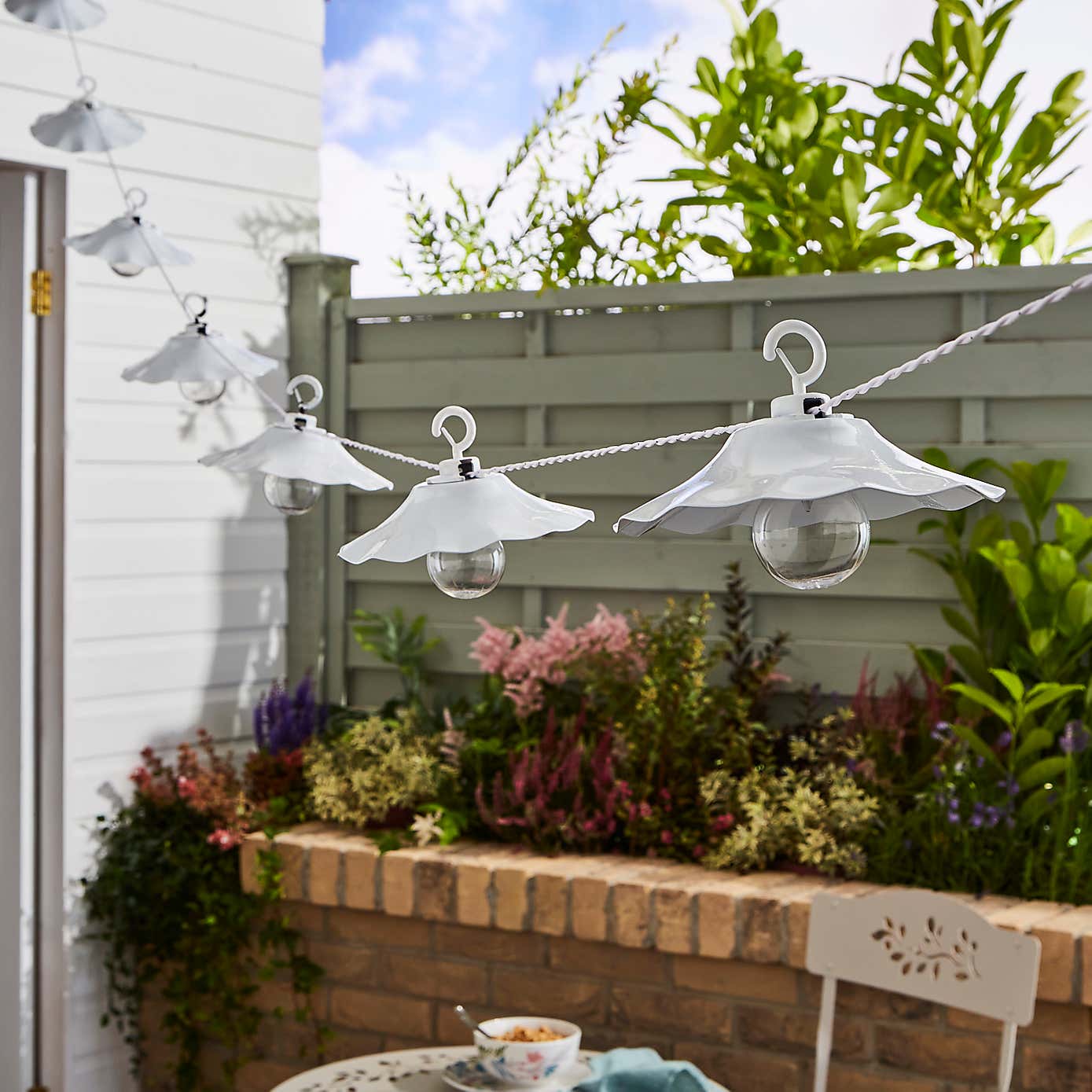 Scalloped 10 LED Indoor Outdoor Solar String Lights