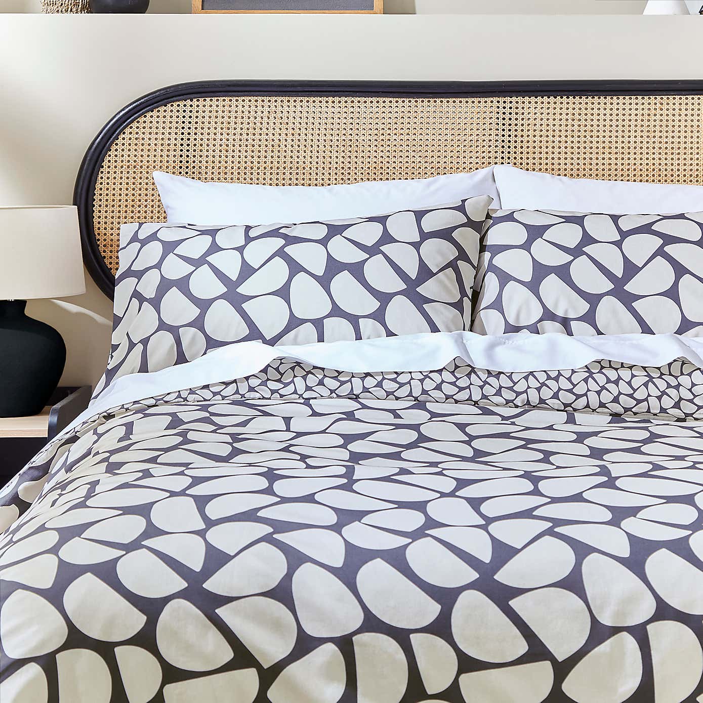 Nixon Semi Circle Duvet Cover & Pillowcase Set