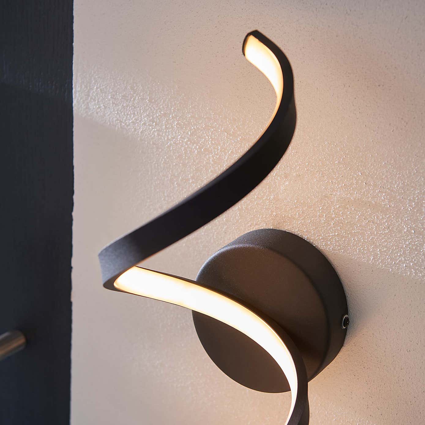 Vogue Alexi Outdoor Wall Light
