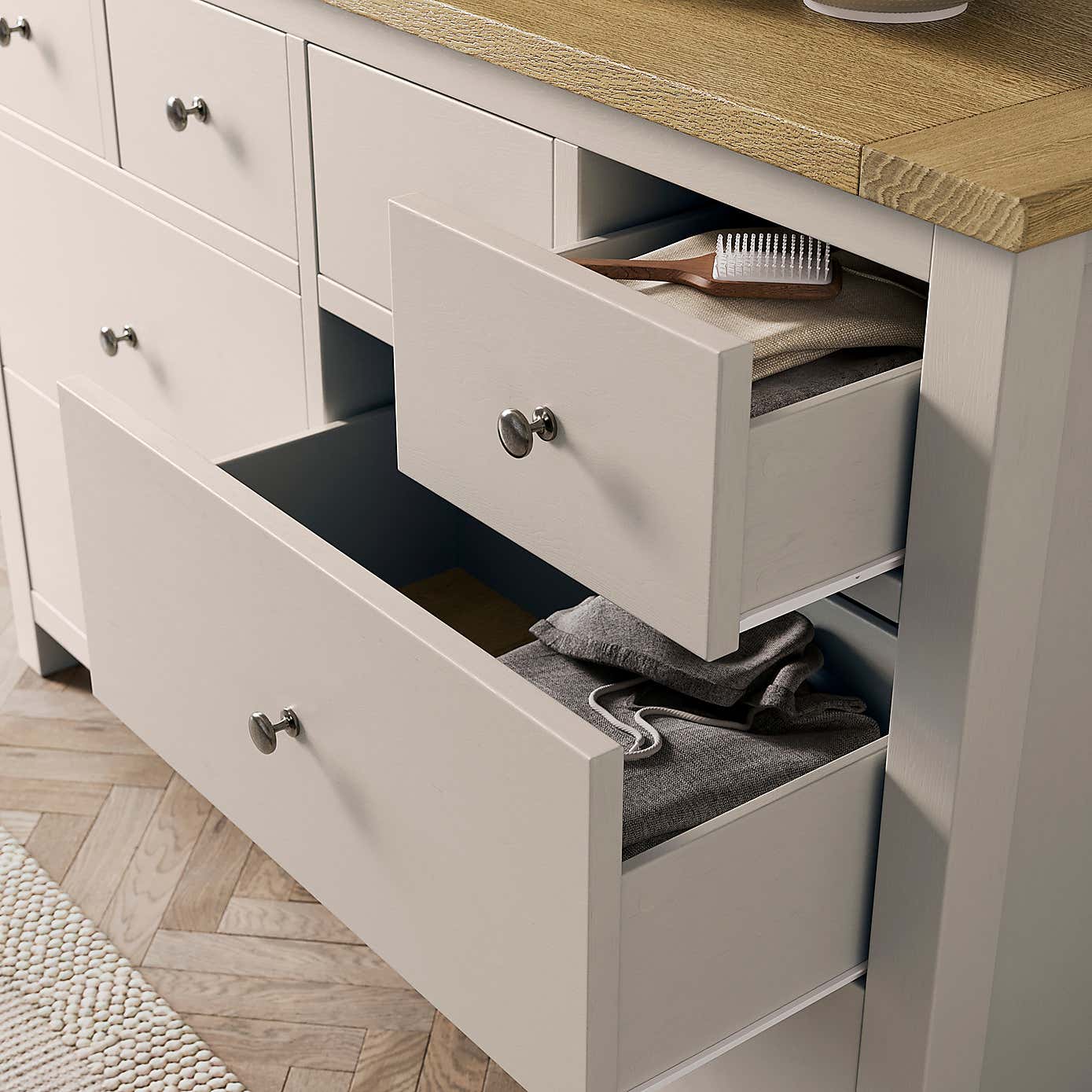 Olney Wide 8 Drawer Chest