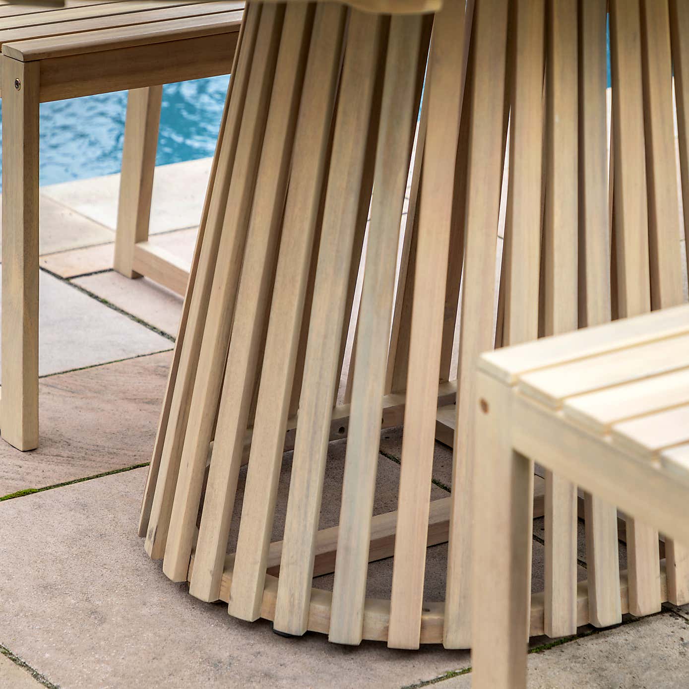 Cedar & Sage Cento 6 Seater Oval Outdoor Dining Table