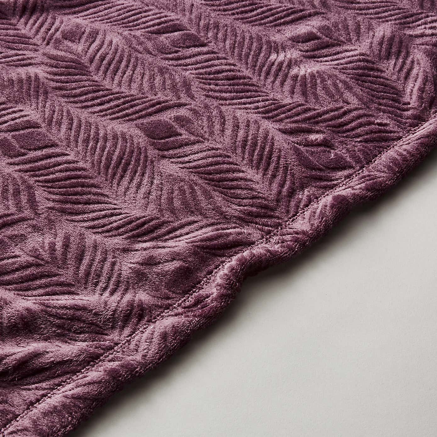 Leila Leaf Fleece Throw 130x170cm