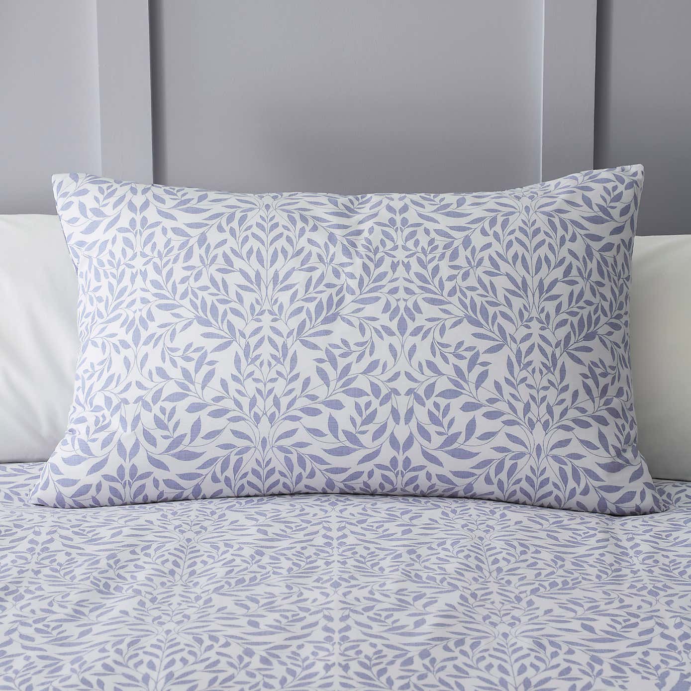 Edna White Duvet Cover & Pillowcase Set