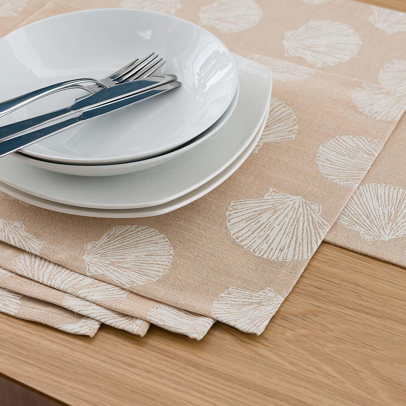 Set of 2 Shell Natural Jute Placemats
