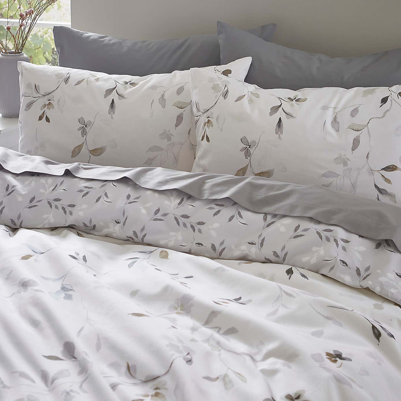 Moonlight Floral 144 Thread Count Reversible Duvet Cover & Pillowcase Set