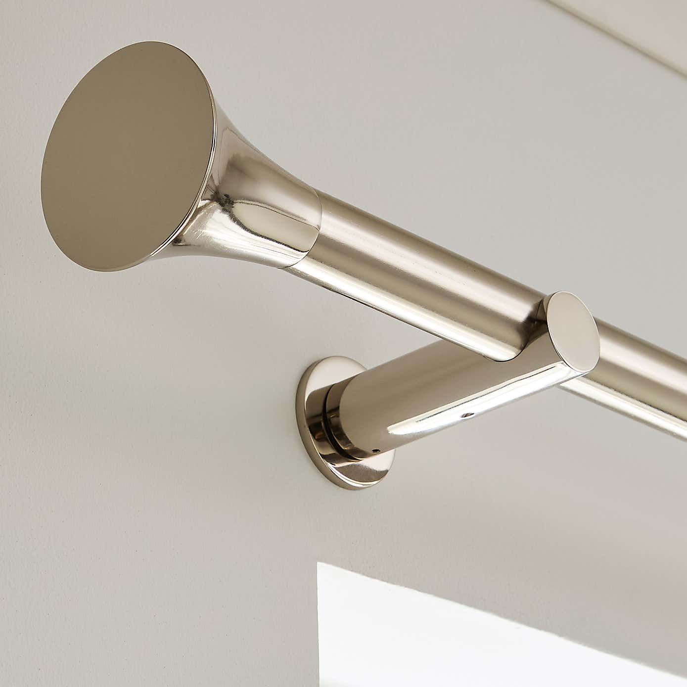 Flush Trumpet Fixed Metal Curtain Pole with Rings